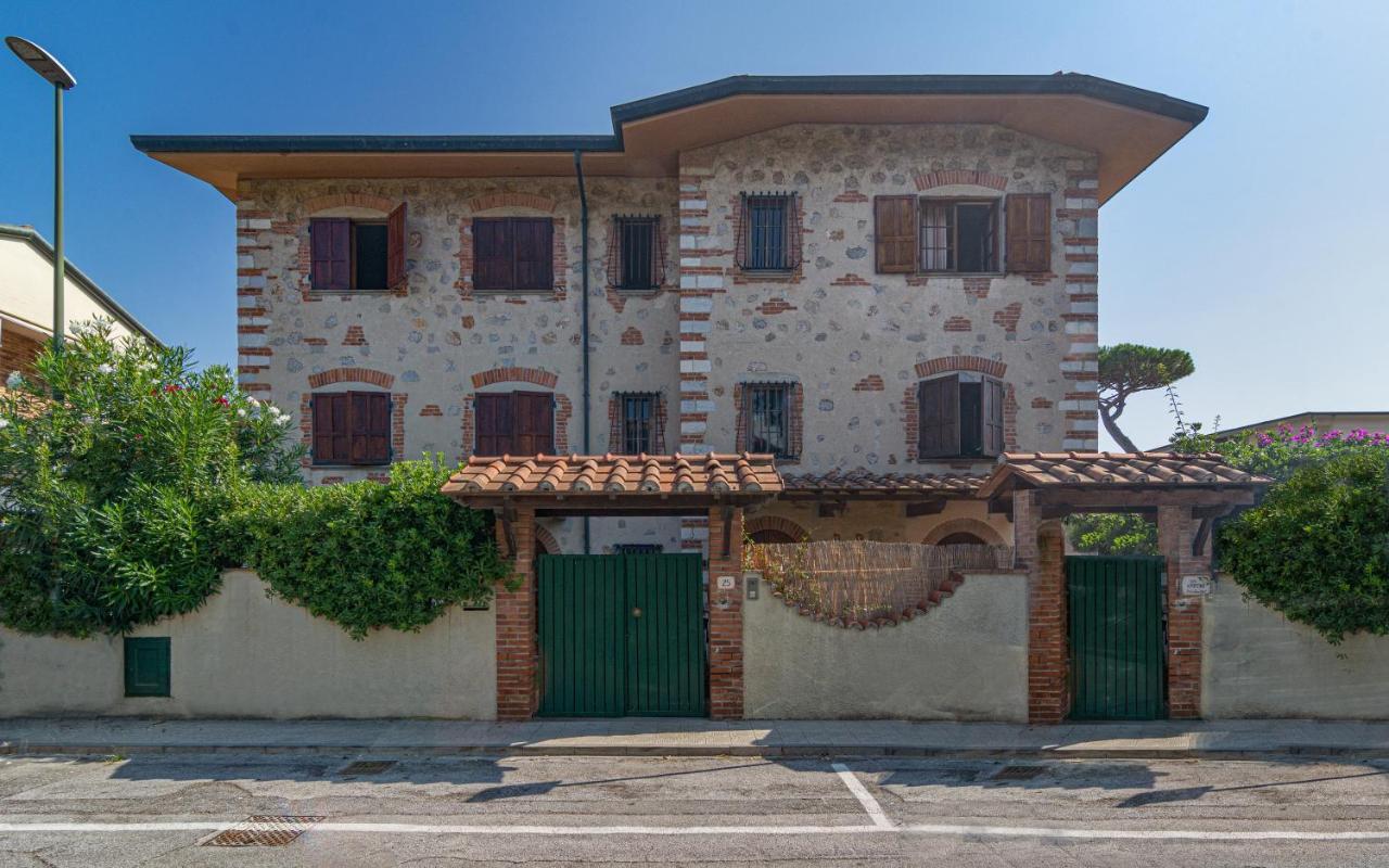 Villa Il Fortino Λίντο ντι Καμαϊόρε Εξωτερικό φωτογραφία